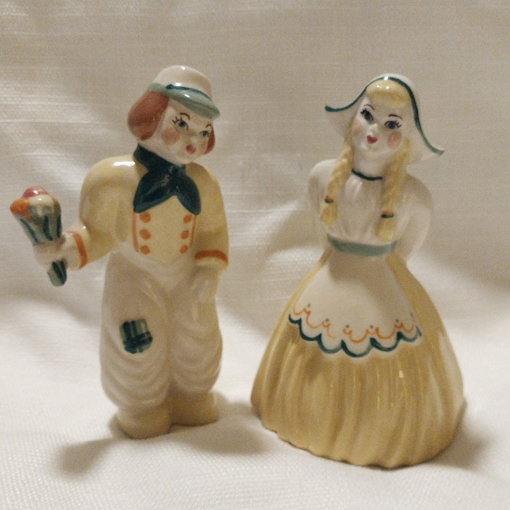 Vintage 1950s Ceramic Arts Studio Handpainted Dutch Courting Couple